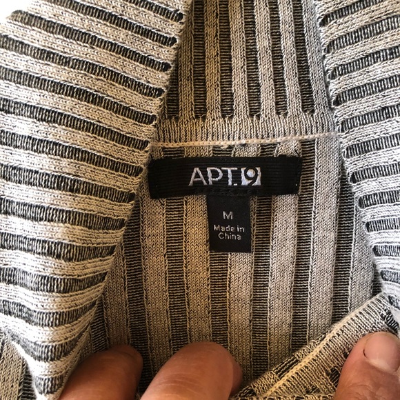 Sleeveless fitted blouse medium - Picture 3 of 3